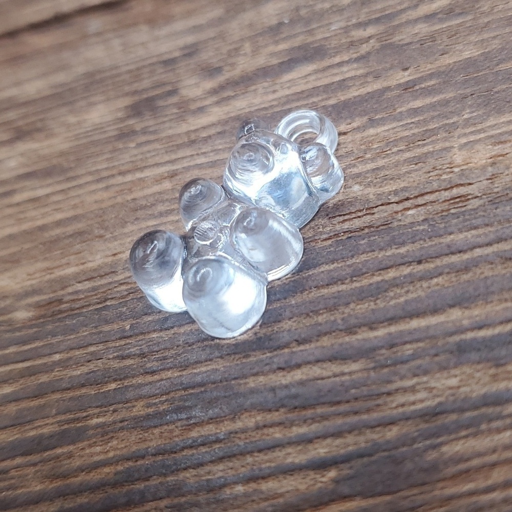 P110 clear‎ gummy bear pendant